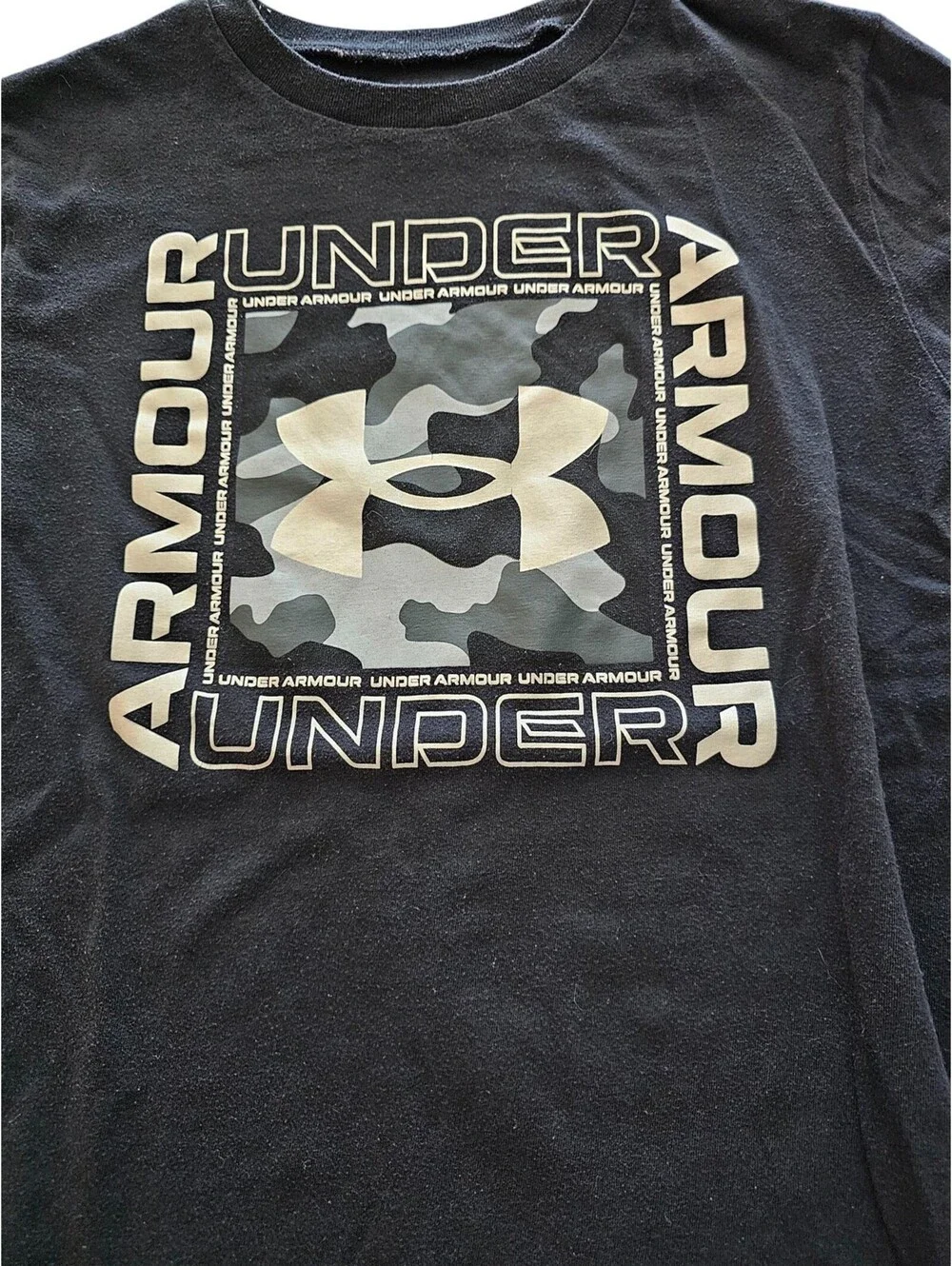 Under Armour Boys Sz M Short Sleeve Loose Fit Athletic T Shirt Black Camo